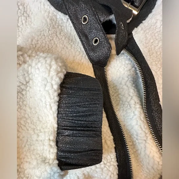 Vigoss Sherpa and Faux Leather Jacket - Picture 4 of 6